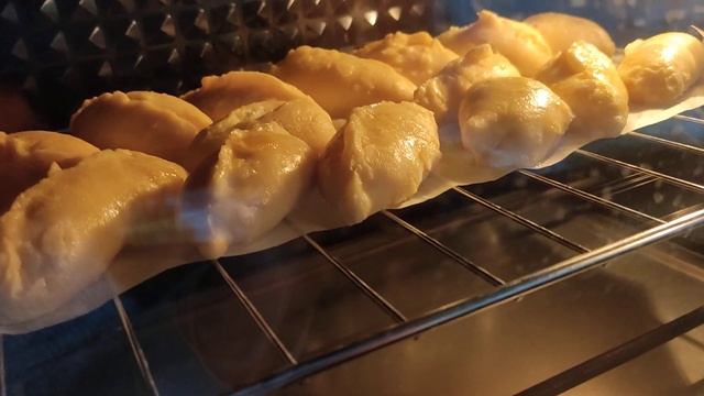 🍰 Первый раз пеку пирожки и булочки ( рецепта нет) смотреть онлайн