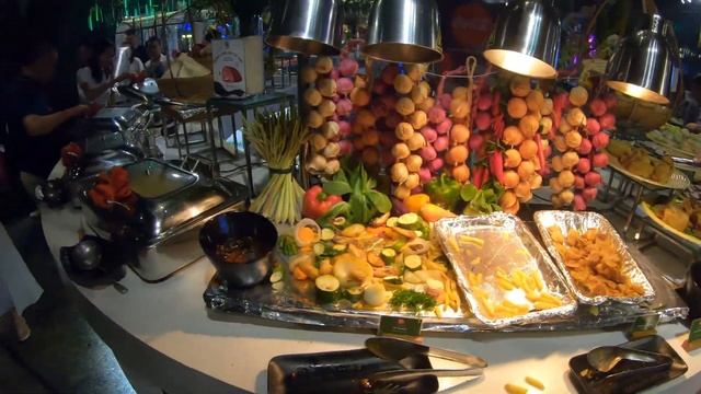 Безлимитная еда во Вьетнаме.Шведский стол за 800 рублей. смотреть онлайн