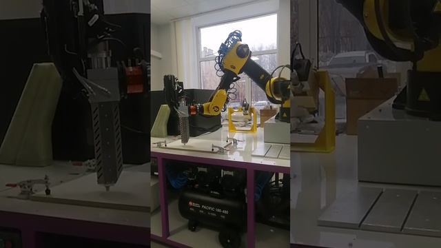 Учебный робот А12 со сменой инструмента (фреза, экструдер) смотреть онлайн