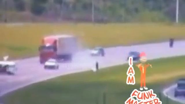 VW bus crashes into truck смотреть онлайн