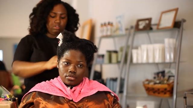 Stretching Natural Hair | African Threading Method смотреть онлайн