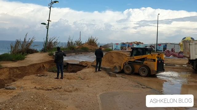 В Ашкелоне обвалился берег и часть кольцевой развязки смотреть онлайн