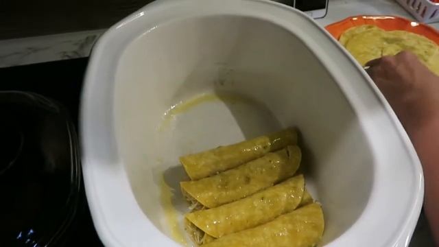 Crock Pot Salsa Enchiladas Verde смотреть онлайн
