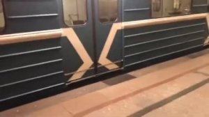 Посадки нет станция метро Университет.