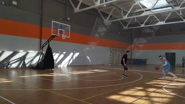 Отец Kyrie смотреть онлайн