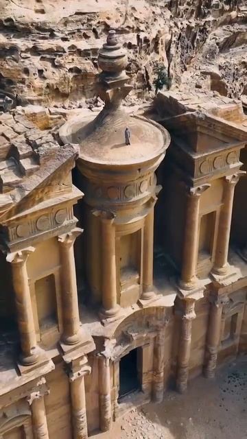 ДО НАШЕЙ ЭРЫ~Ад-Дэйр - набатейский скальный храм I века н. э.👉В ОПИСАНИЕ👈