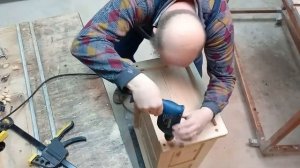 Как скрыть следы саморезов или сквозных отверстий на деталях из древесины?