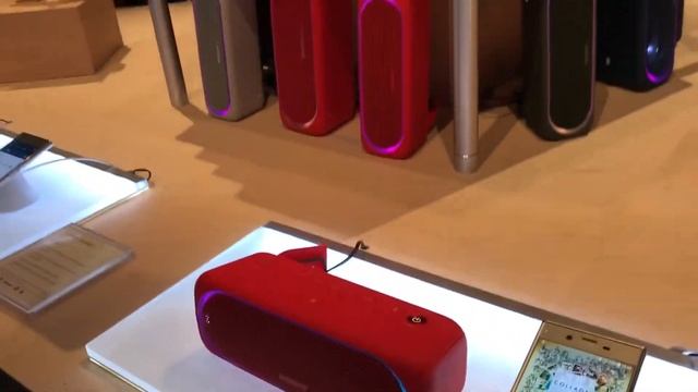 Sony Bluetooth Speakers with "Extra Bass" @ CES 2017 смотреть онлайн