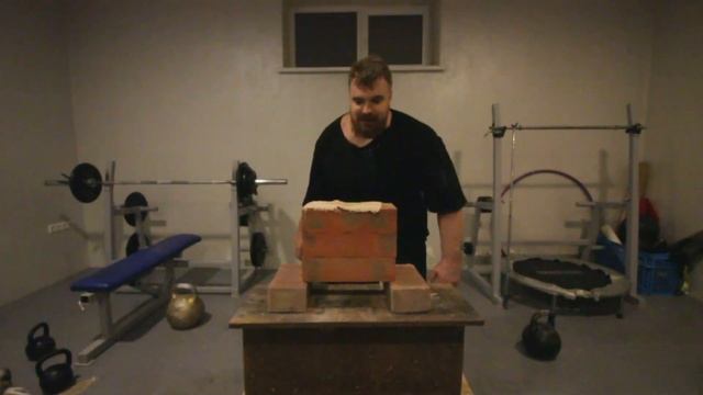 3 кирпича ладошкой!)) смотреть онлайн