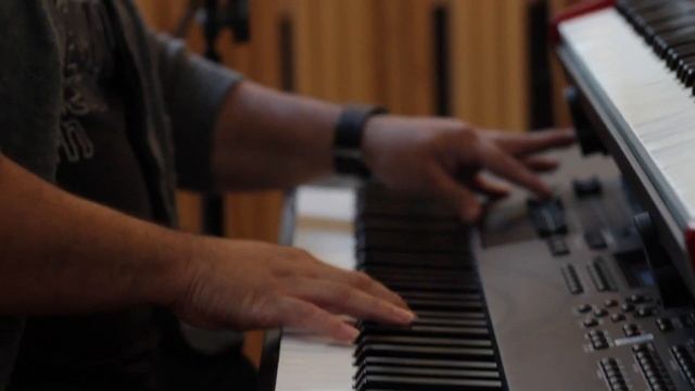 Why I Use a Nord Stage 2 and a Yamaha Motif XF8 | Worship Band Workshop смотреть онлайн