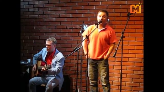 Кемеровские артисты спели на благотворительном квартирнике