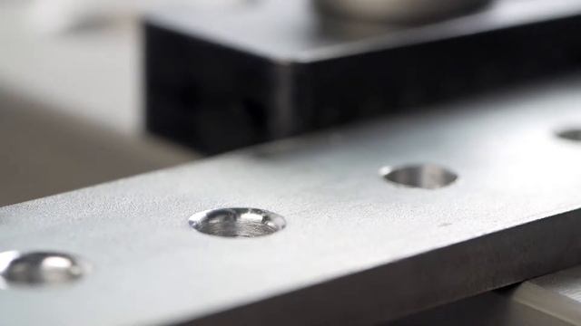 Metabo akumulátorová úkosovačka KFM 18 LTX 3 RF смотреть онлайн