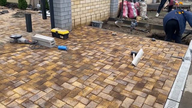 РЕАЛИСТИЧНЫЙ ПРОЦЕСС УКЛАДКИ ТРОТУАРНОЙ ПЛИТКИ смотреть онлайн