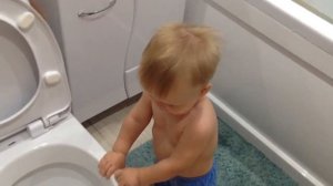 Матвей в унитазе , ребёнок непоседа