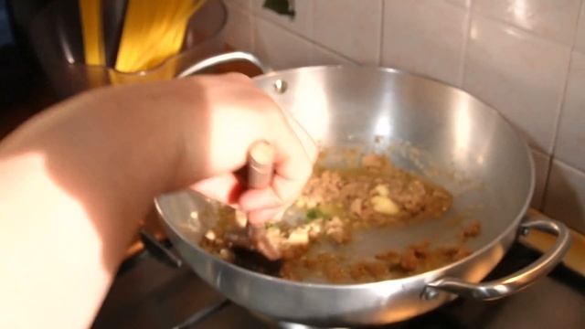 SPAGHETTI CON TONNO VERSIONE ROSSA смотреть онлайн