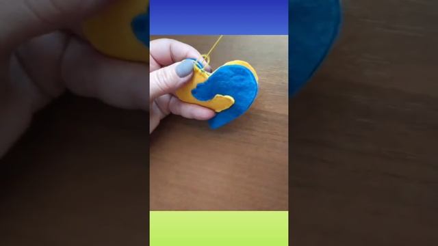 Сердечко-обнімашка. Брелок із фетру. смотреть онлайн