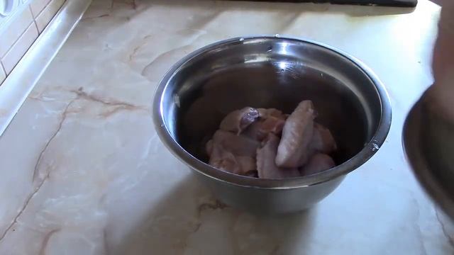 Как вкусно запечь куриные крылышки в духовке
