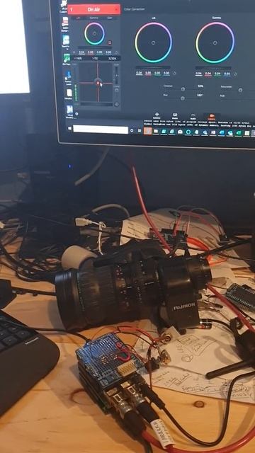 Blackmagic SDI Arduino shild reading iris value to control B4 lens смотреть онлайн