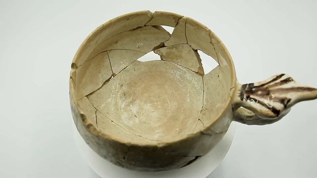 Чаша керамическая с куфической надписью XI–XII вв. смотреть онлайн