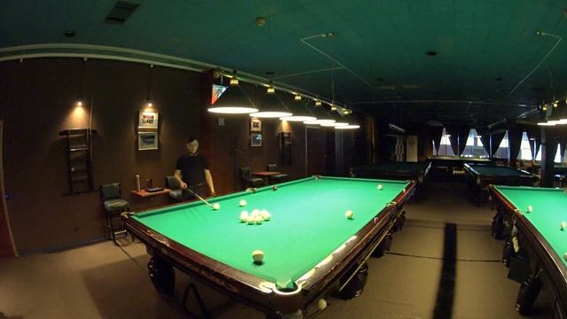 Антон забил интересного свояка накатом в ближний угол в русском бильярде смотреть онлайн