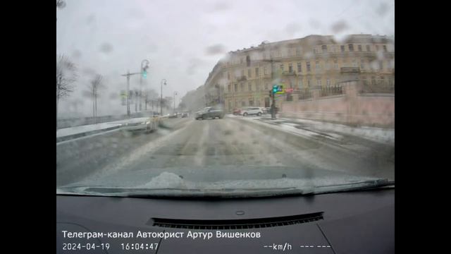 Вчера ехал, никого не трогал, но Мерс решил вылезти поперек дороги 😎 Кто будет виноват? 🤷♀️😂🤦♂️ смотреть онлайн