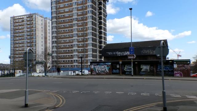 LEEDS: Lots of People Unhappy with the Humble Camera Man смотреть онлайн