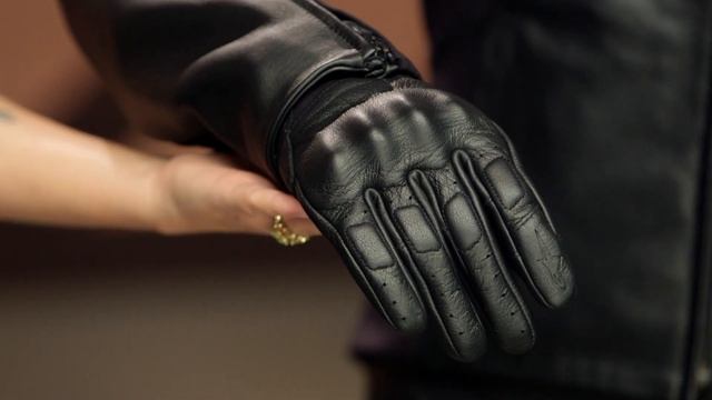 Alpinestars Women's Vika v2 Jacket, Pants, & Gloves Review смотреть онлайн