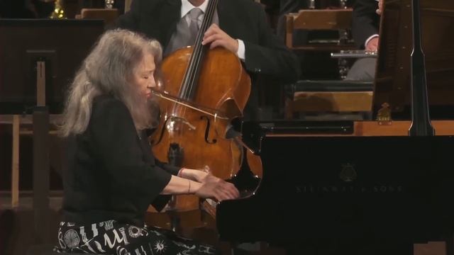 Schumann - Piano Concerto | Martha Argerich смотреть онлайн