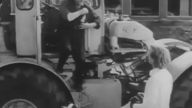 Hei, baltais cilvēk ar motociklu! - no kf Motociklu vasara 1975 смотреть онлайн