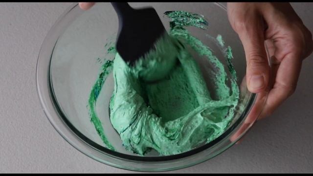 Mint Chocolate Macarons