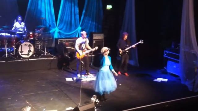 Blondie - Hanging on the Telephone - Dublin 2011 смотреть онлайн