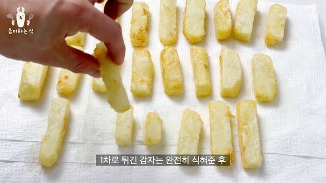 통통한 식 감자튀김과 치즈 소스  •  French Fries & Cheese Sauce  •  튀김 요리  •  감자 요리  •  감자튀김 레시피