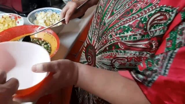 Окрошка.Поехала в парикмахерскую.Подвязка помидор. смотреть онлайн