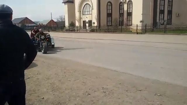 Докка и Ахьяд на трайке. Самашки