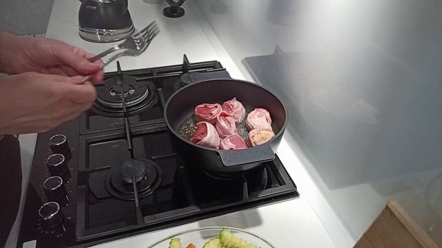 Выручили свиная вырезка и кабачок// Покрасила брови, к празднику готова 🫡 смотреть онлайн