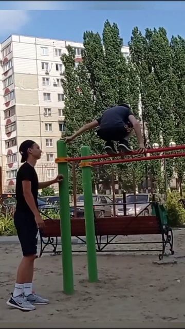 Двойное заднее сальто смотреть онлайн