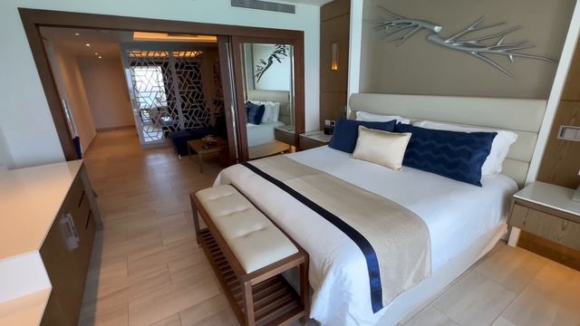 This HUGE Oceanfront Room Has The Most Stunning View In Cancun 🤩