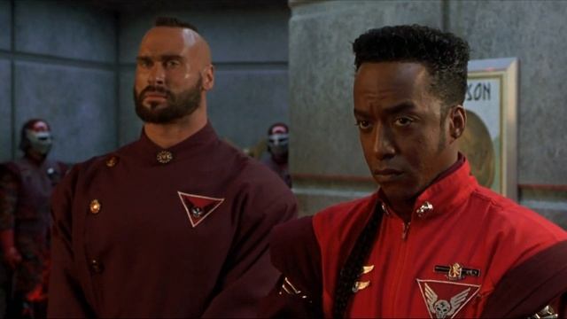 Уличный боец 1994 г. (Генерал Байсон задвигает речь) смотреть онлайн