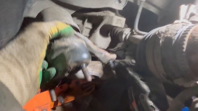 Замена передних рычагов Toyota Venza