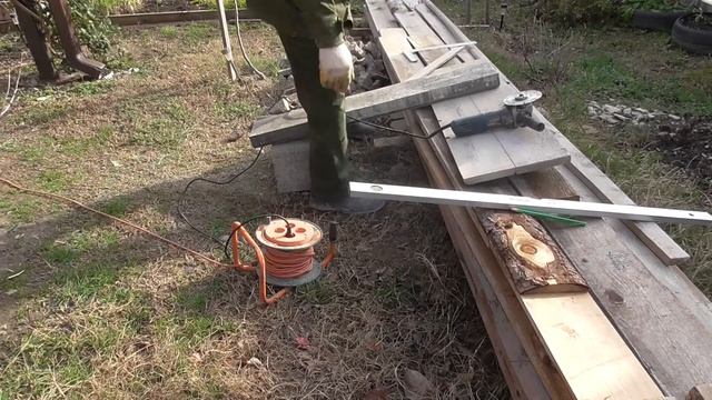 В подвале дома можно жить, обрезка и побелка плодовых деревьев. Часть 16. смотреть онлайн