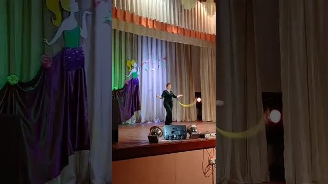 Авторский цирковой номер с поями "Солнечный ветер". смотреть онлайн