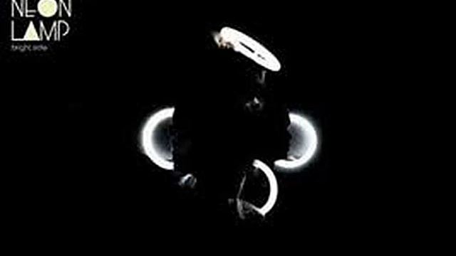 Electric Neon Lamp - เวลาและระยะทาง