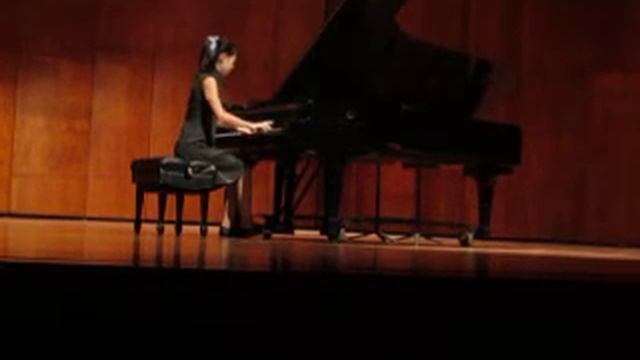 Lily(12) Plays Grieg's March of the Dwarfs from Lyric Pieces, Op.54, No.3 смотреть онлайн