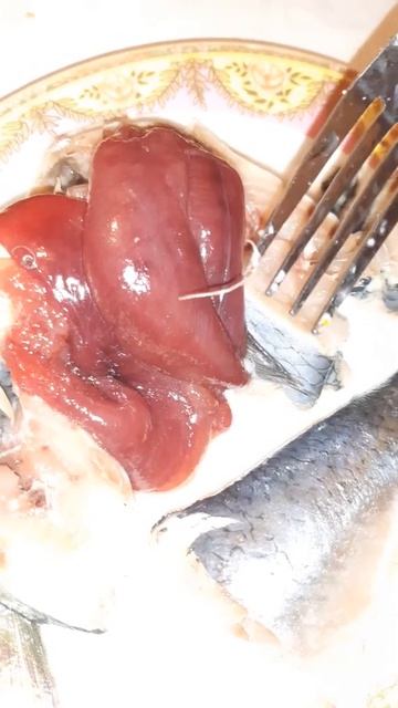 Черви в селедке....будьте осторожны.