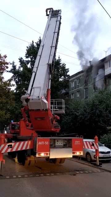 Пожар в жилом доме на улице Севастьянова в Калининграде смотреть онлайн