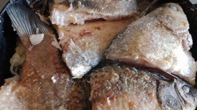 Жизнь в деревне/Пашем огород/посадка картошки/дети в гостях/рыбу солим и жарим. смотреть онлайн