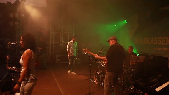 ANGELA PUXI BAND - up & down (live) смотреть онлайн
