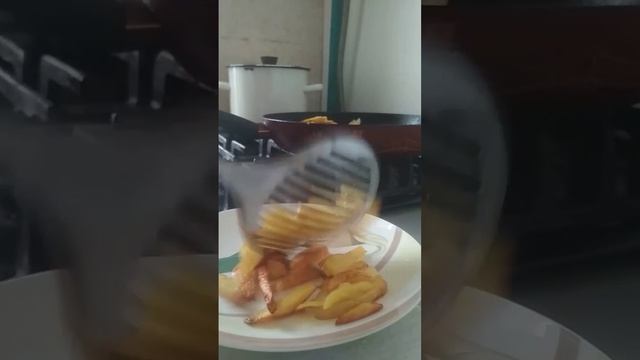 2 часть приготовление картошки фри 🍟🍟👻 смотреть онлайн