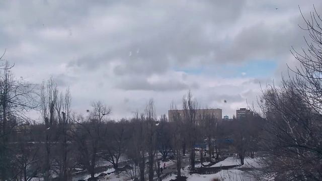 на улице дует сильный ветер снег с дождём +4 градуса смотреть онлайн