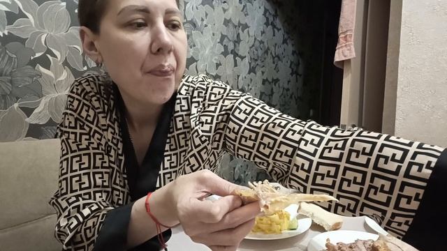 Мукбанг картошка жареная/огурцы свежие/лещь Вяленный.